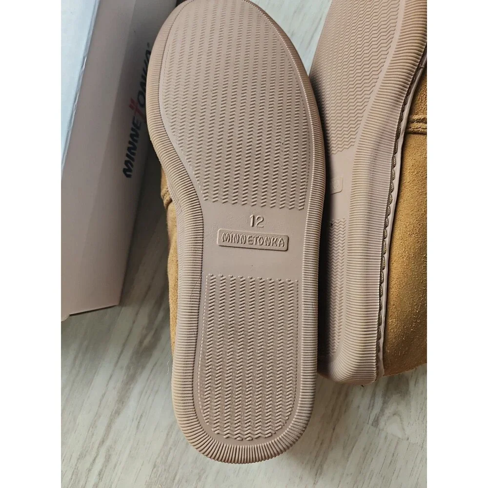 NEW  Minnetonka Twin Gore Sheepskin Tan Slippers - US 12